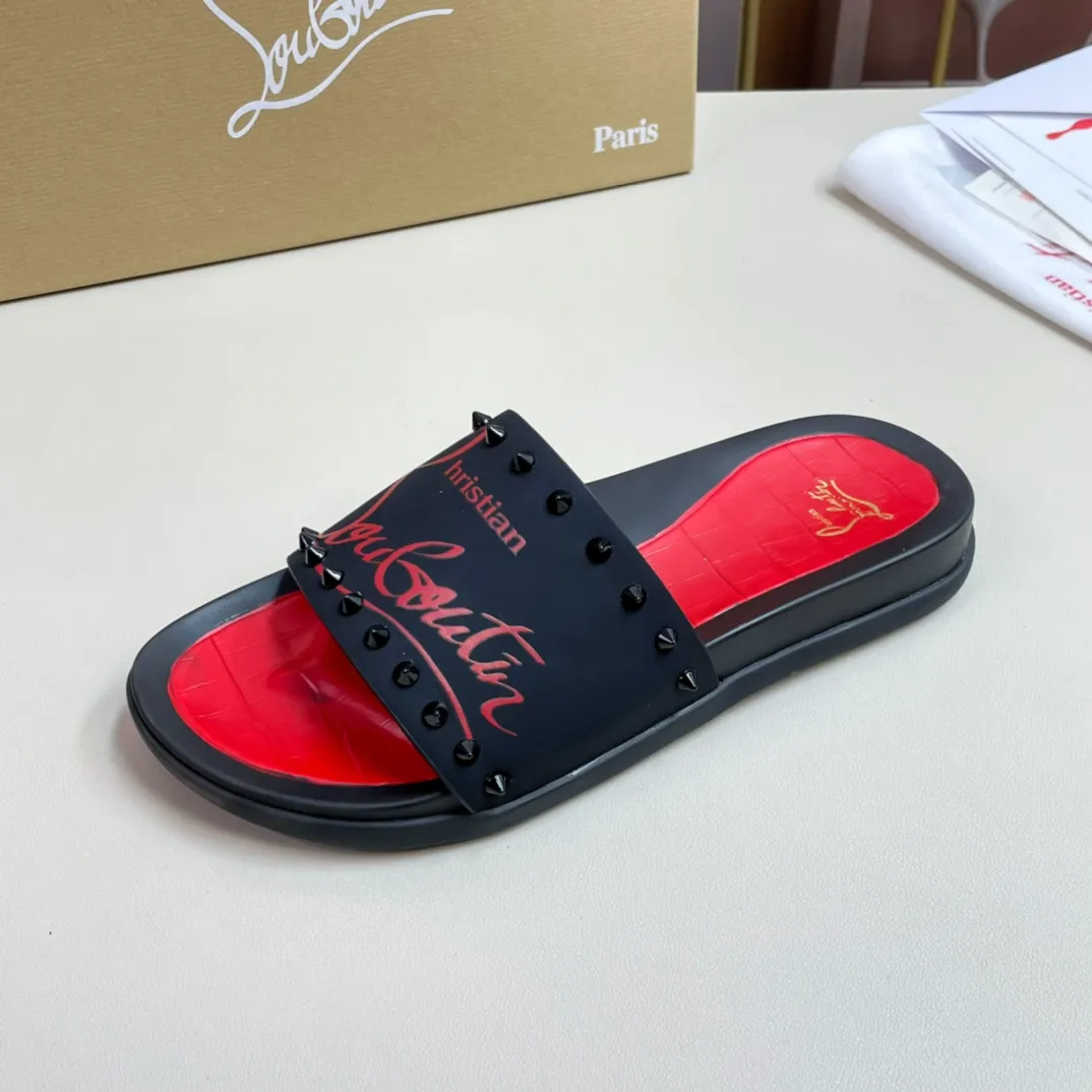 [CL red sole shoes] P: 340💰 size 38-45 Men’s classic slippers, made on the official website 1:1, the original factory specializes in original materials ➖ OEM 3D printed patterns, all hand-nailed and made ➖ Ultra-light non-slip outsole. Super fashionable and super comfortable, handsome on the feet, a must-have for men in summer! !